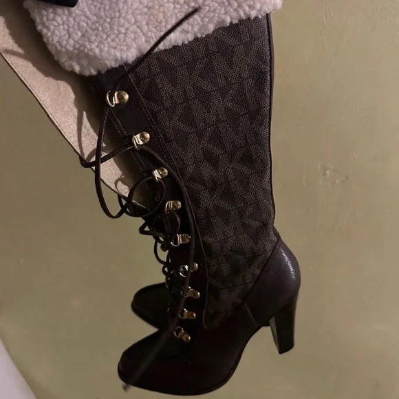Michael Kors Warrior Boots with White Cuffs & Signature MK Monogram in MK Box 🚩 - Picture 9 of 11